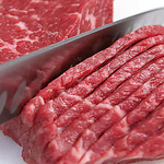 厳選した熟成赤身肉を、徹底した衛生管理により常に新鮮な状態でご提供いたします◎