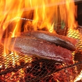 【不動人気の藁焼き】焼き物は炭火で調理。鶏だけではなく、牛や明太子なども炭火で提供いたします！！