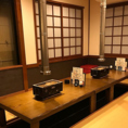10名様まで利用可能な掘りごたつ式の完全個室を完備しています。この個室は、周囲を気にすることなく、仲間や家族と共にゆったりとした時間を楽しむのに最適で、バリエーション豊富なコースも魅力的です。また、サプライズやケーキの持ち込みも可能で、特別な日を祝うのにぴったりです。心温まるひとときをお過ごしください