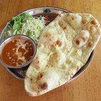 本場のスパイスを使用した、深いコクと香りの本格カレー