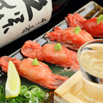 名物｜国産和牛リブロースを寿司ネタにした肉寿司！噛むほどに湧き出る肉の旨みを楽しめます。