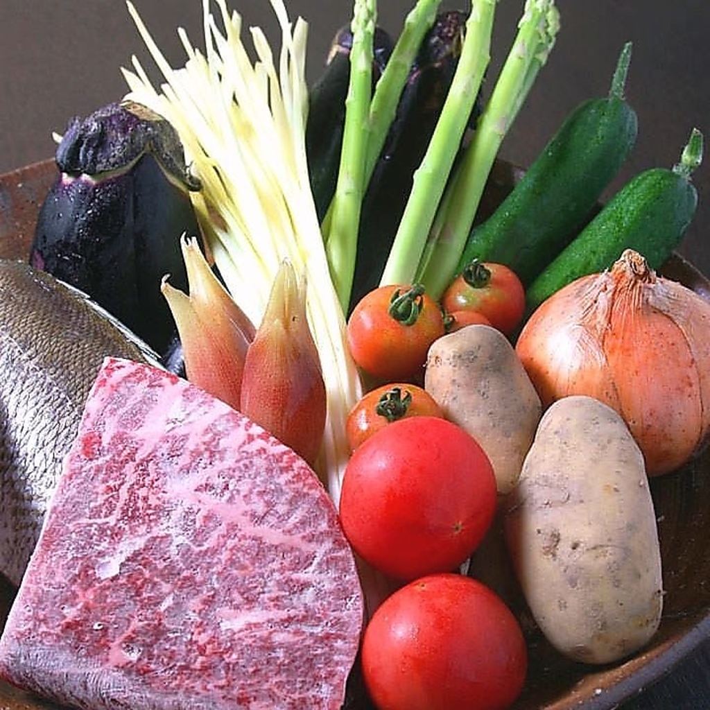 「晴れの国」岡山が育む豊かな食材を主役に、地産地消を追求しております。