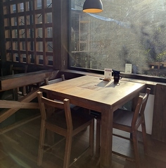 窓際　3名掛け席