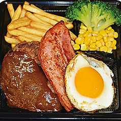 厚切りベーコンと目玉焼きハンバーグ弁当