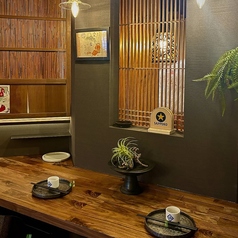 お1人でも少人数でもOKなカウンター席を14席ご用意しております。香り高い日本酒をじっくりとお楽しみいただけます！