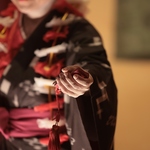 沖縄の伝統舞踊である琉球舞踊。毎晩19時・20時から上演しております。