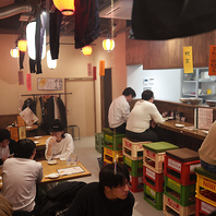 屋台気分を味わえる広々店内で宴会を