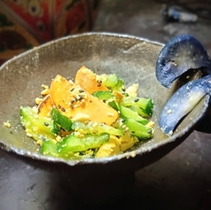 温泉すっぽんの卵：メスの体内に宿る卵。それを生で。食べ比べるのは、自然に育った鶏の熟成きんかんの写真