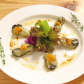 料理メニュー写真 塩ウニと燻製牡蠣のカルパッチョ