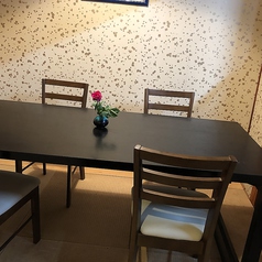2名様からご利用頂ける個室のテーブル席です。プライベートな空間で本格寿司をお楽しみ下さい！
