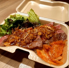 当店自慢の醤油ダレのステーキ重