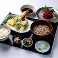 料理メニュー写真&nbsp;まぐろ中落ちと天ぷら盛り合わせミニ蕎麦定食