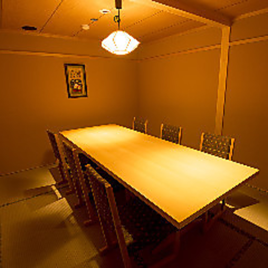 テーブル席、完全個室、カウンターなど様々なタイプのお席をご用意。様々なシーンでご利用頂けます。