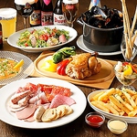 パーティプランも充実の内容！名物ロティサリーチキンが味わえるプランもあります。