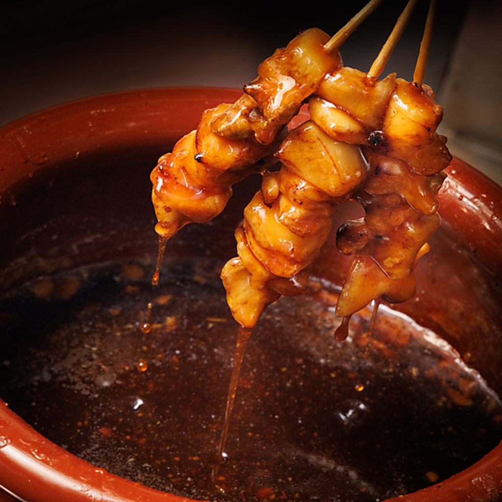 鮮度抜群の絶品ホルモン串！一本一本丁寧に焼き上げ、外はカリッと中はジューシーな食感を堪能♪