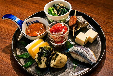 「旬」を味わえる和食料理と日本酒のペアリングに特化したおしゃれな雰囲気の居酒屋◎