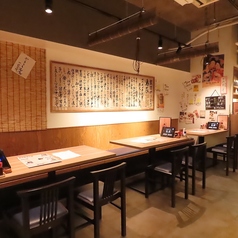 ＜4名席×4＞ランチも営業！ゆったりできるテーブル席でランチのご利用はいかがでしょうか？平日限定でこだわりの定食メニューをご提供しております！