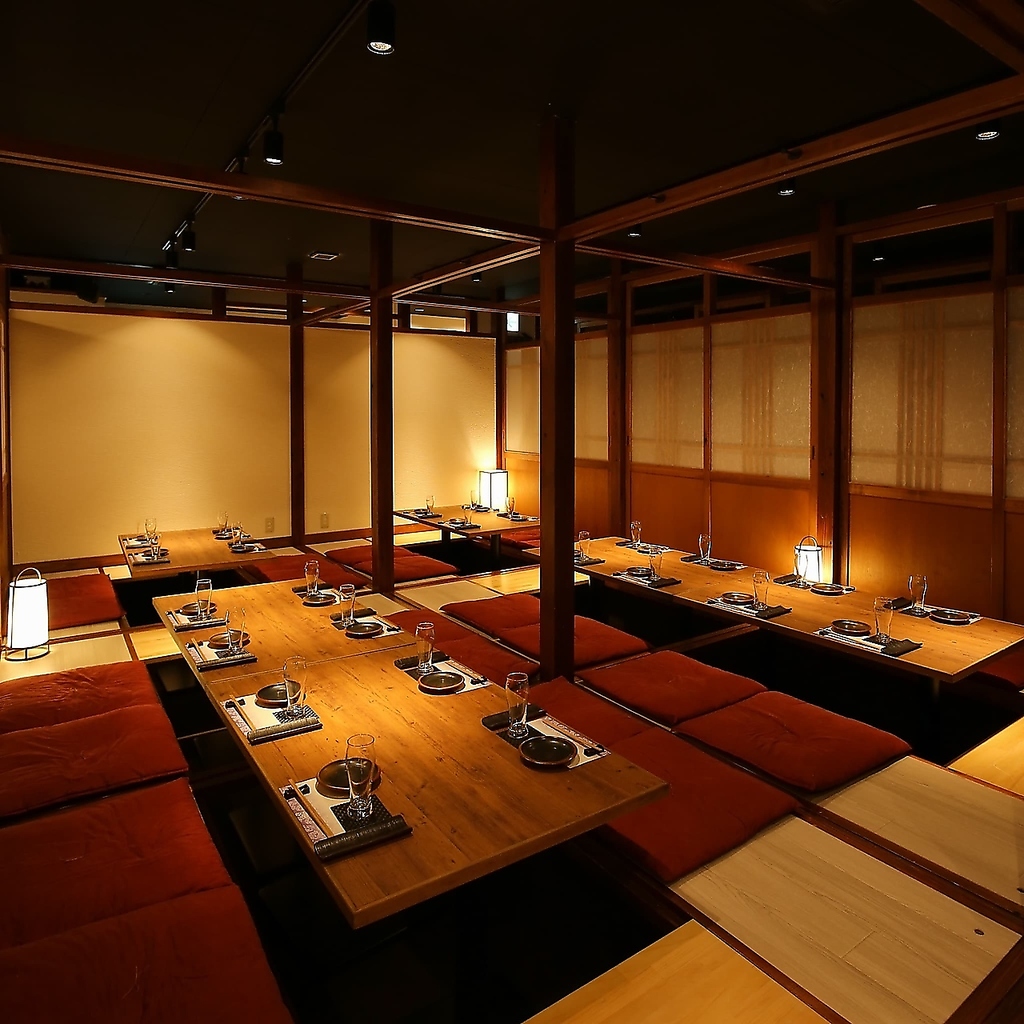 【団体宴会に最適！】最大45名様までご案内できる掘りごたつ個室も完備しております！