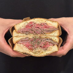 黒毛和牛サーロインKANIKUサンド