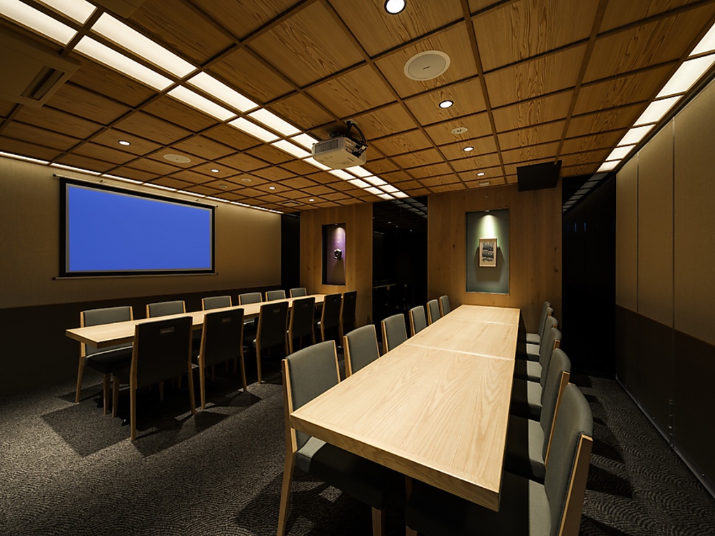 フロア貸切は最大80名様まで収容可能です。人数に合わせてお席をご用意致しております。