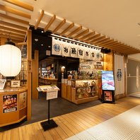 気取らず活気のある店内は飲み会やサク飲みにも◎