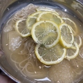 料理メニュー写真 レモンたっぷり冷麺