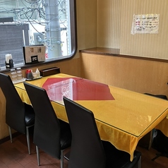 窓際6名掛けテーブル