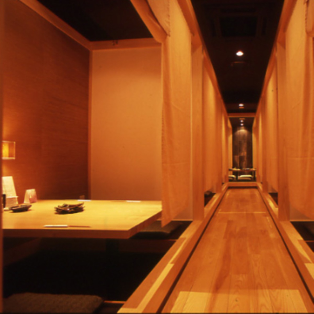 ◆店内は全席おこもり感タップリの掘りごたつ個室。周囲を気にせずごゆっくりお寛ぎ下さい。