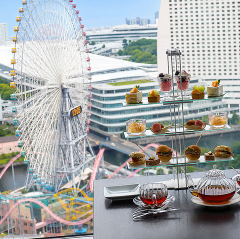 【天空の特等席で】まるで食べるアート。五感で楽しむ贅沢なアフタヌーンティー。