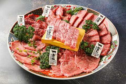 「百月和牛」（熟成和牛）の盛り合わせは圧巻！