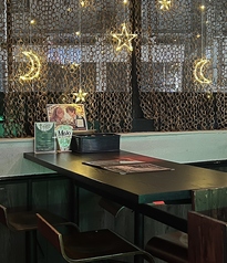 ダーツやボードゲームを囲みながら、大人数でワイワイ飲むのに最適なお席です。