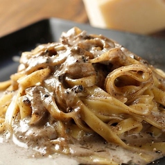 トリュフ香るキノコのクリームパスタ