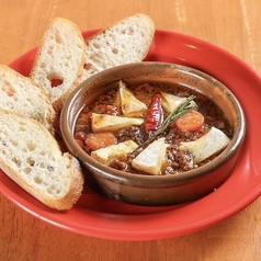 自家製ボロネーゼとカマンベールのアヒージョ