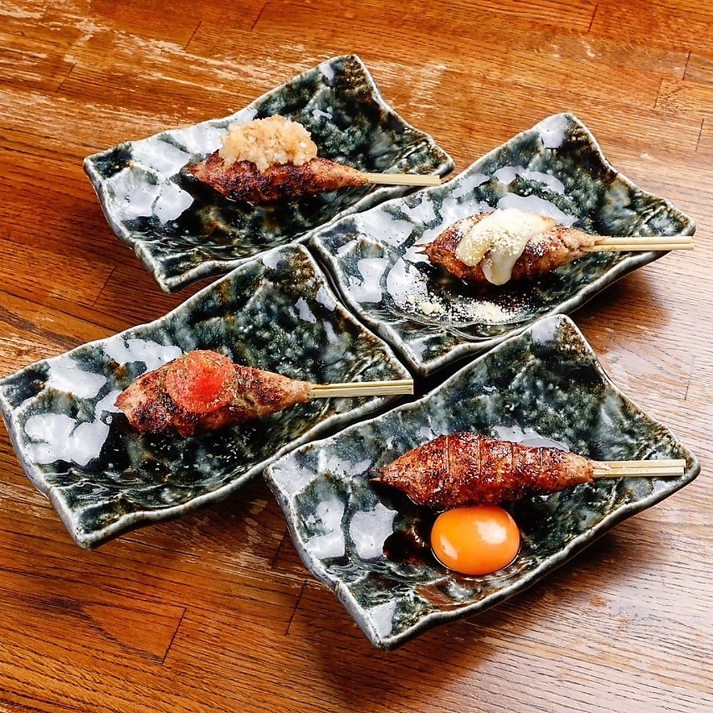 充実の焼鳥は定番はもちろんささみのトッピング6種、自慢のつくねも6種と迷ってしまうほどあります◎