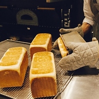 自社で製造したこだわりのブリオッシュ食パン