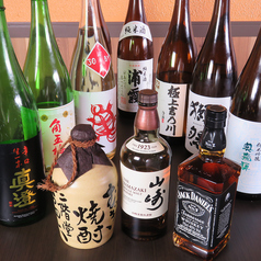 【約100種類の豊富なドリンク♪】焼酎・国産ウイスキーや日本各地の日本酒を多数ご用意しております♪の写真