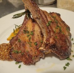 オーストラリア産骨付き仔羊(2本)のソテー　ローズマリー風味