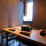 半個室のテーブル席を多数ご用意！各テーブルにダクト付きで匂いも安心！女子会やお食事デートにも◎