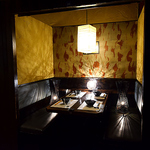 和モダンの雰囲気が落ち着く空間…完全個室もありますのでゆったりお寛ぎ下さい♪