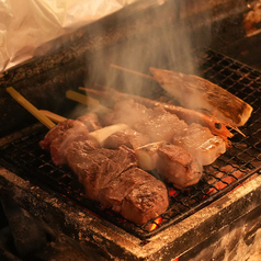 自慢の炭焼きに、待望の新作「串焼き」が登場♪