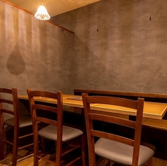 ゆったりとしたテーブル席もご用意。最大6名様まで8名様までご利用可能。