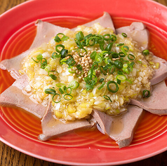 低温調理でしっとり仕立てのレバーネギまみれ