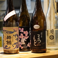 全国各地の地酒450円で、常時10種類以上ご用意。