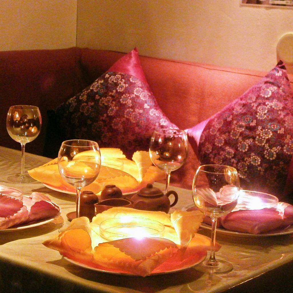 半個室のソファ席は時間がゆっくり流れていきます。