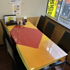 窓際6名掛けテーブル