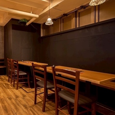 ゆったりとしたテーブル席もご用意。最大8名様まで8名様までご利用可能。