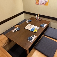 【掘りごたつ　～4名様席】少人数のご利用もＯＫ！掘りごたつでみんなでわいわい楽しく乾杯できる♪