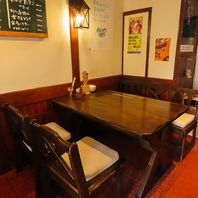 落ち着きのある店内◎気さくな店主がお出迎え！
