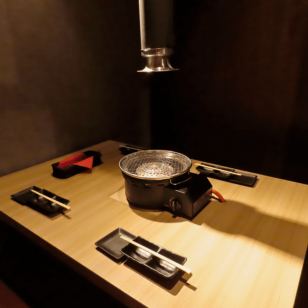 掘りごたつタイプの半個室も完備♪足を伸ばしてゆったりお食事◎お子様連れでのお食事にもオススメ！