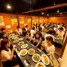 最大200名様まで収容可能な広々とした店内は150名様以上で貸し切り予約も承ります◎各種宴会や会社宴会、同窓会や親しいご友人との飲み会など様々なシーンでご利用ください！混み合うシーズンのご予約はお早めにどうぞ！自慢のお料理や美味しいドリンクと心をこめたおもてなしでお客様の大切な集まりをサポートいたします！